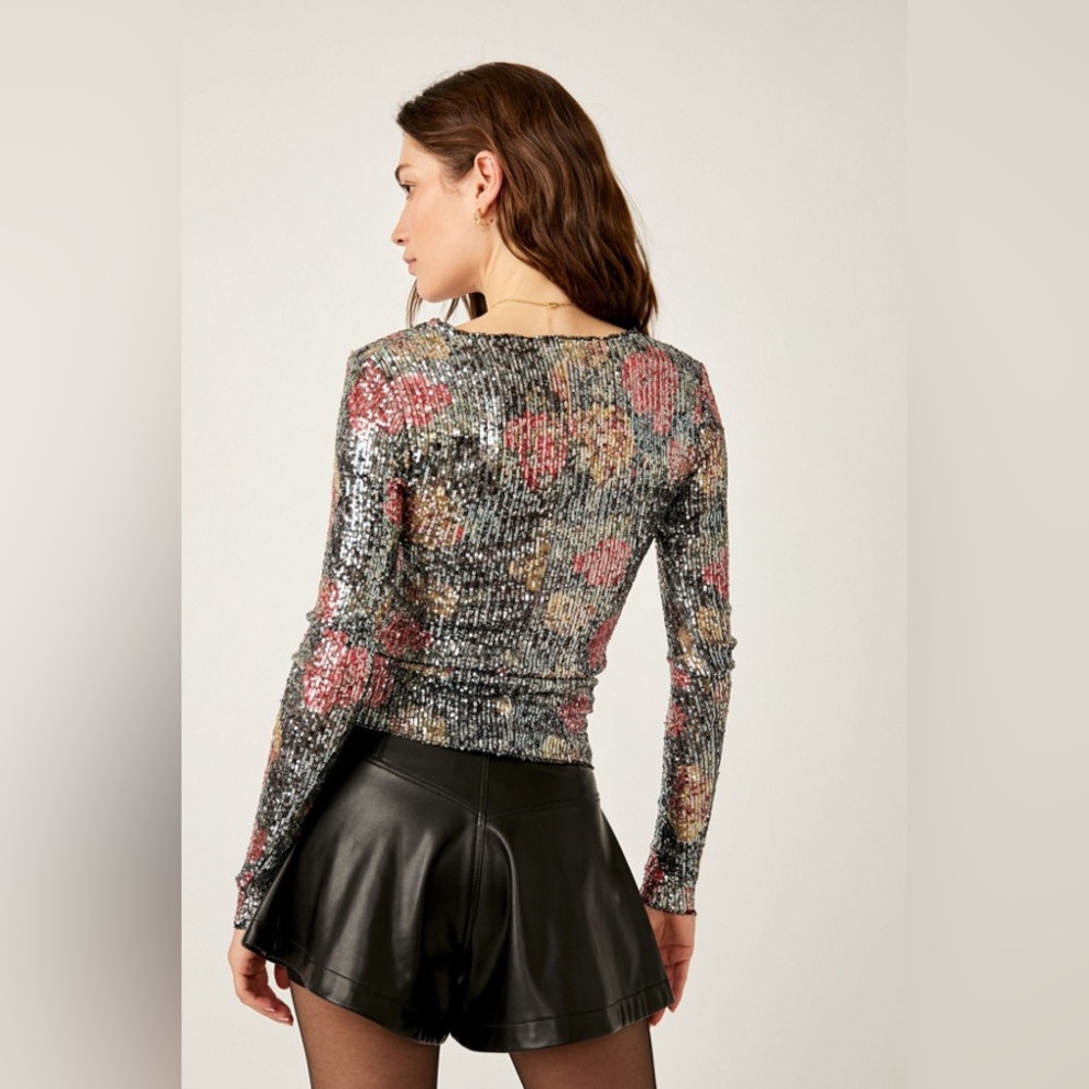 FREE PEOPLE Intimately Gold Rush Top
Sequins Floral whimsigoth witchy glam NYE - Picture 7 of 11